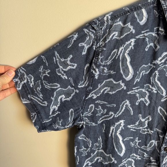 ROOTS‎ Men's M 100% Linen Allover Lakes Print Button Up Shirt Blue Summer Resort - Picture 2 of 13